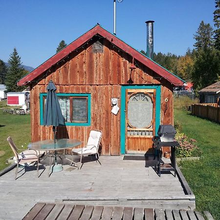 Steamboat Mountain Chalets Hotel Spillimacheen Exterior photo