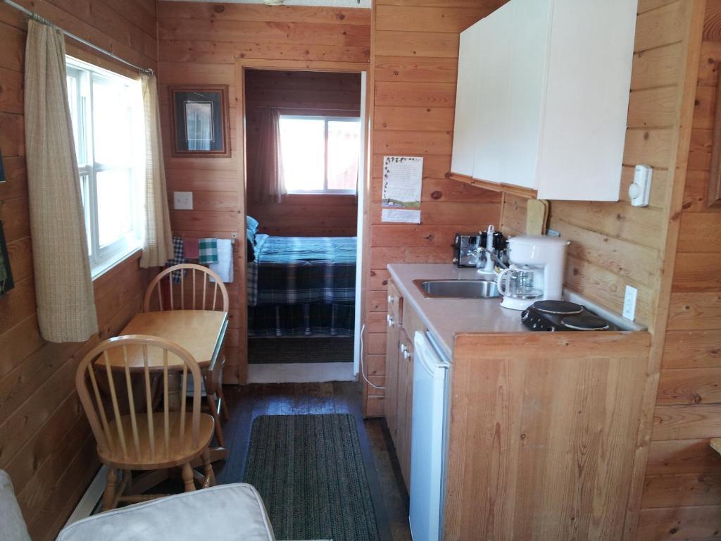 Steamboat Mountain Chalets Hotel Spillimacheen Room photo