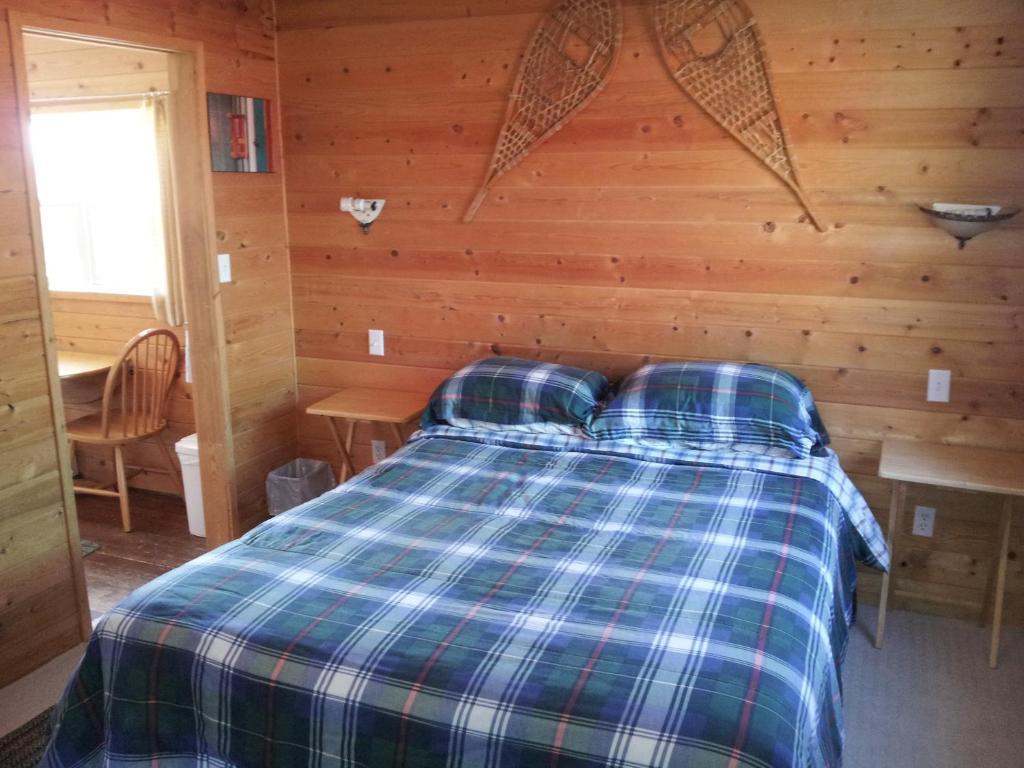 Steamboat Mountain Chalets Hotel Spillimacheen Room photo