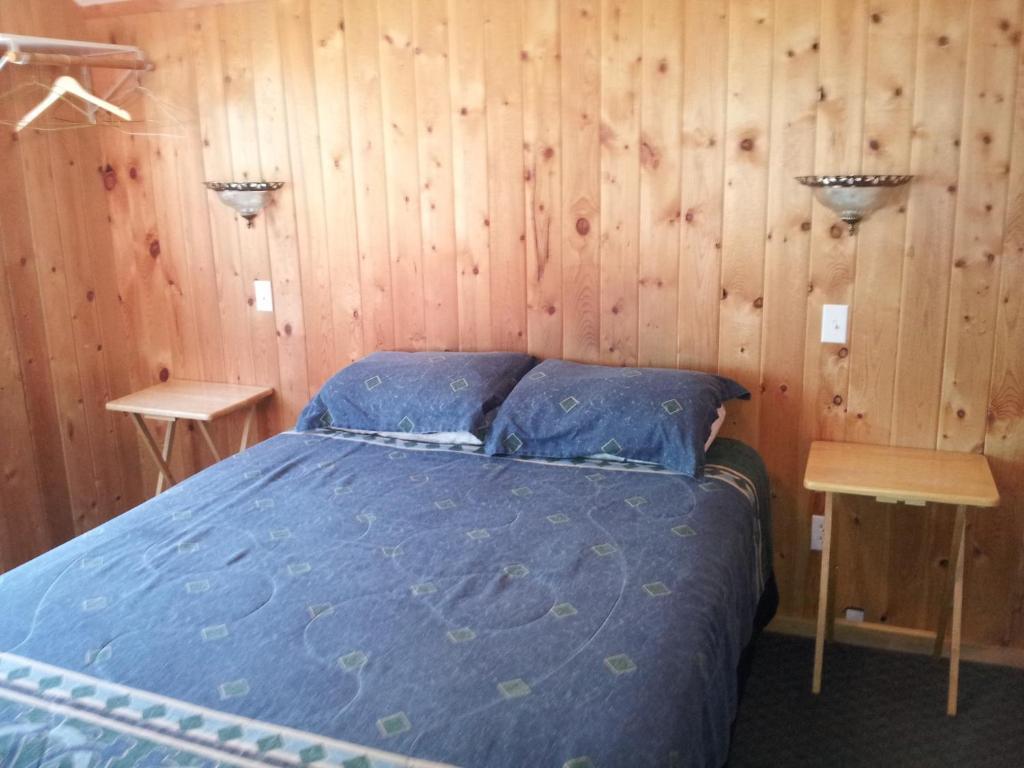 Steamboat Mountain Chalets Hotel Spillimacheen Room photo