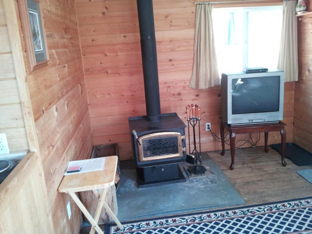 Steamboat Mountain Chalets Hotel Spillimacheen Room photo
