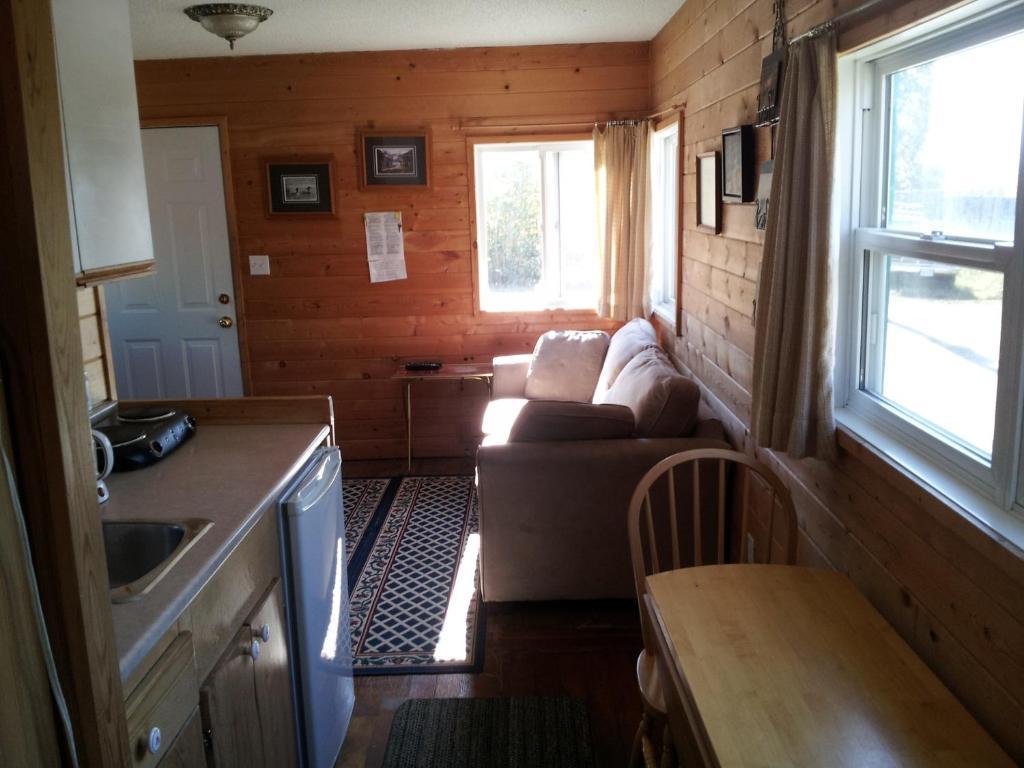 Steamboat Mountain Chalets Hotel Spillimacheen Room photo