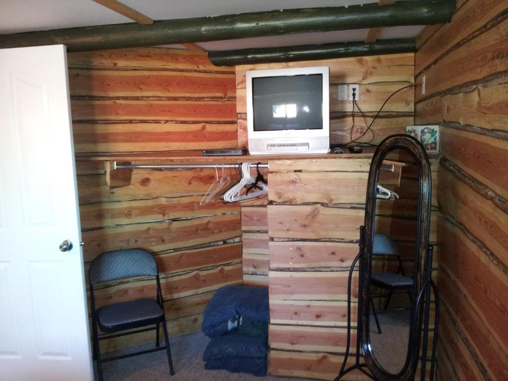 Steamboat Mountain Chalets Hotel Spillimacheen Room photo