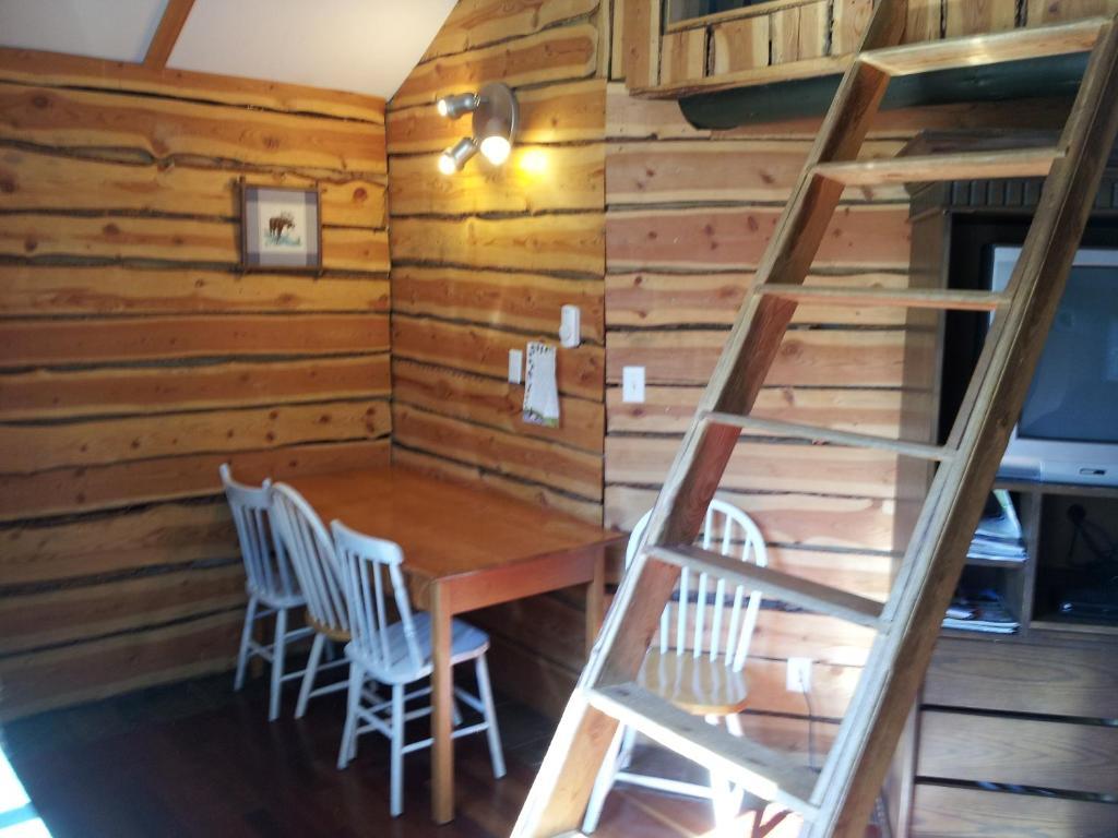 Steamboat Mountain Chalets Hotel Spillimacheen Room photo
