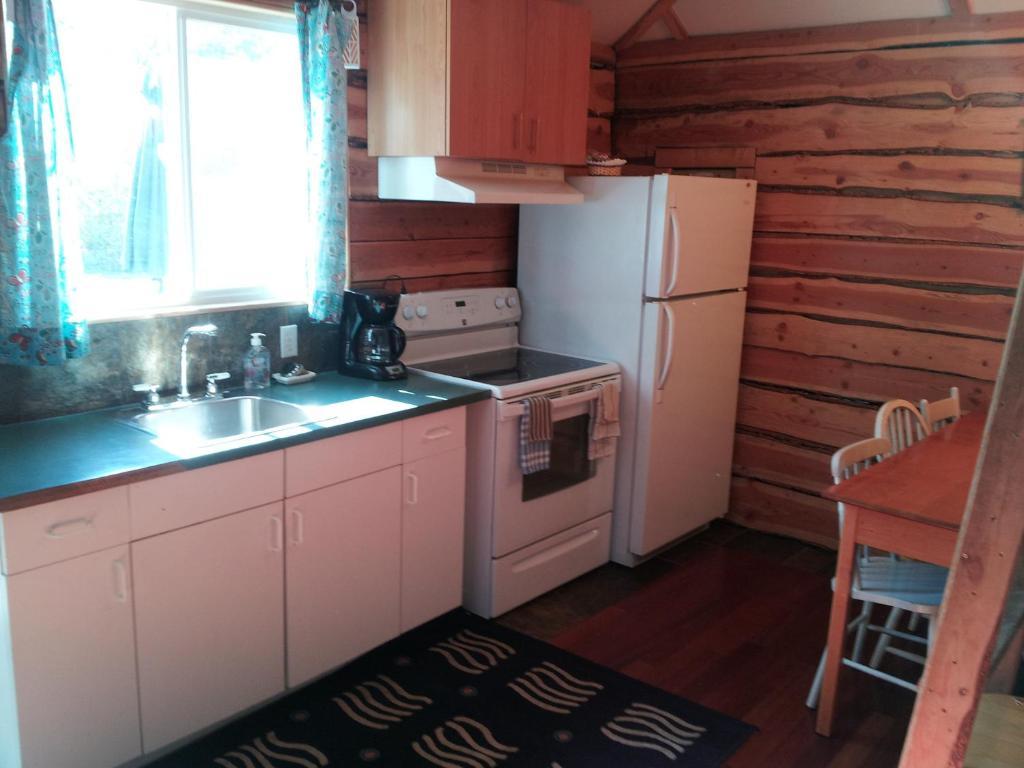 Steamboat Mountain Chalets Hotel Spillimacheen Room photo