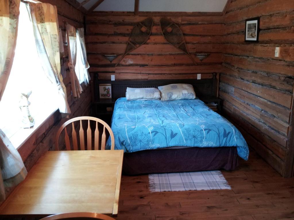 Steamboat Mountain Chalets Hotel Spillimacheen Room photo