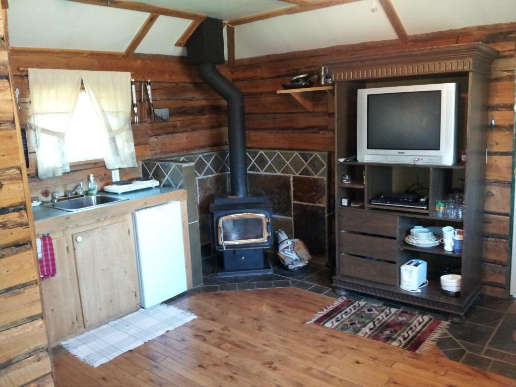 Steamboat Mountain Chalets Hotel Spillimacheen Room photo