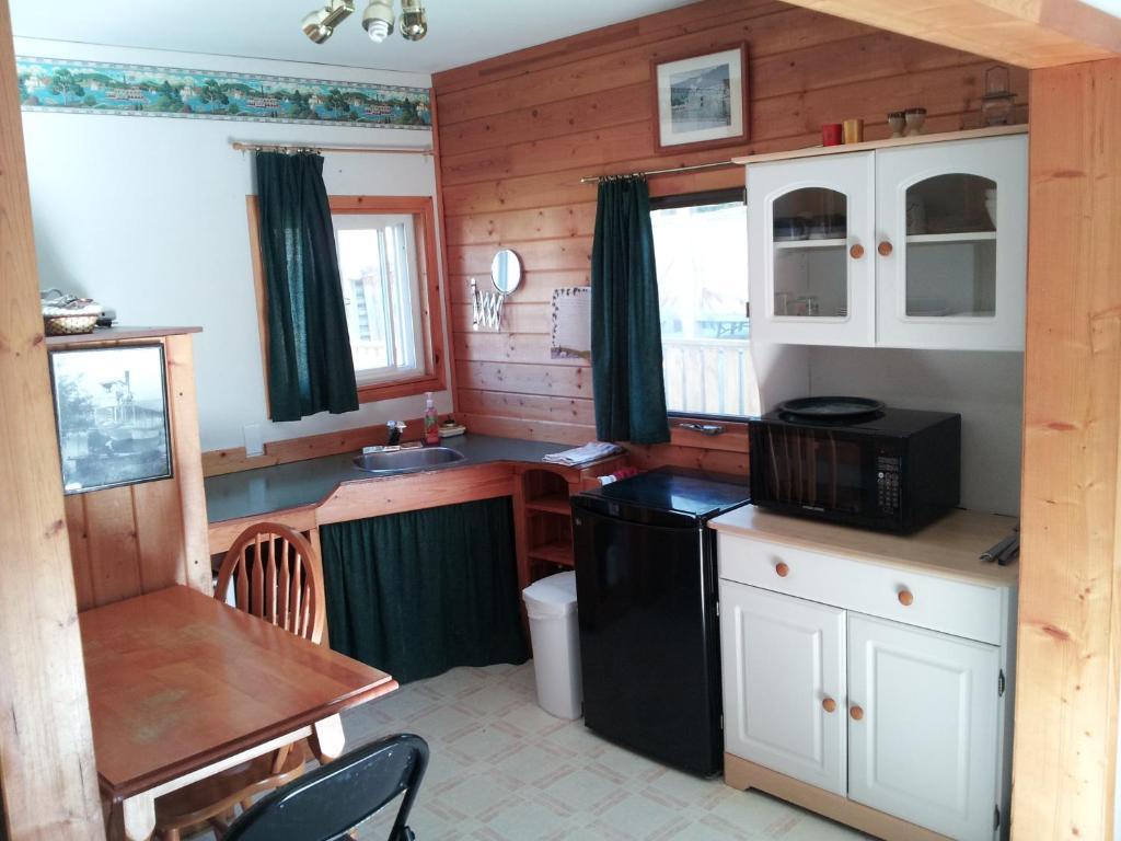 Steamboat Mountain Chalets Hotel Spillimacheen Room photo