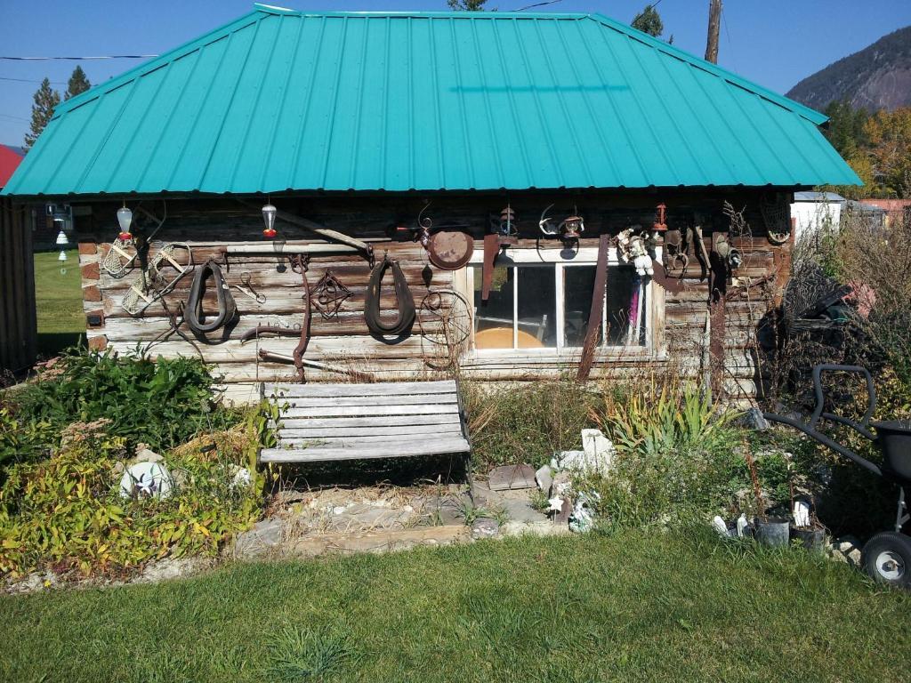Steamboat Mountain Chalets Hotel Spillimacheen Exterior photo