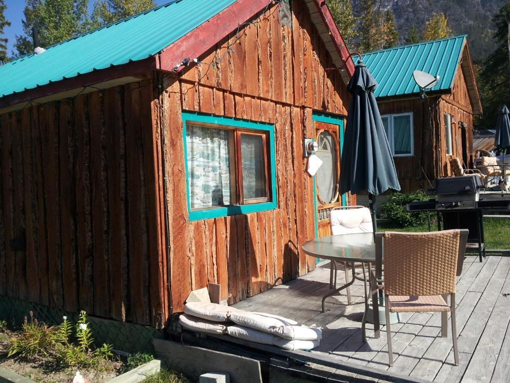 Steamboat Mountain Chalets Hotel Spillimacheen Exterior photo